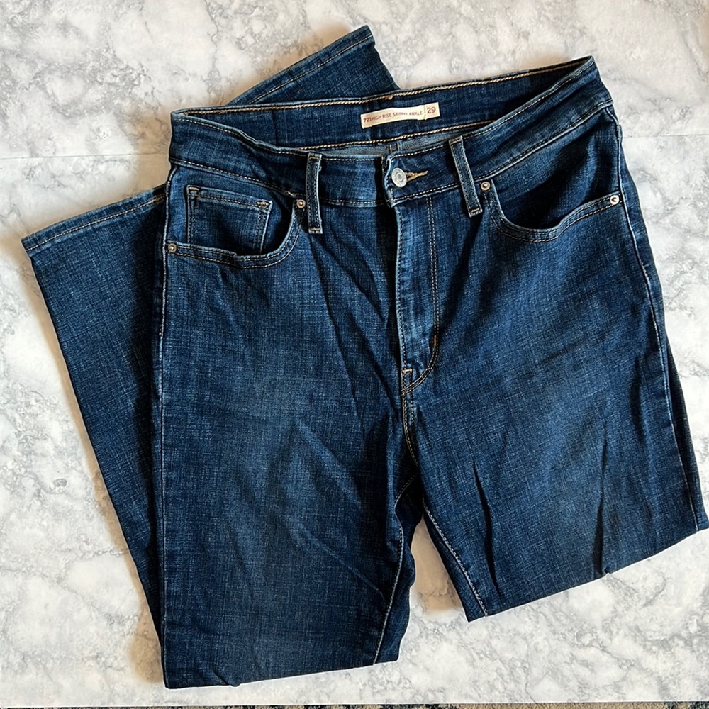 Levi’s 721 High-Rise Skinny Ankle